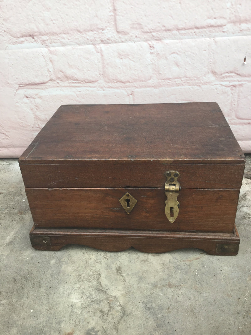 Vintage classic Indian teak desk box with compartments and lock | 28457