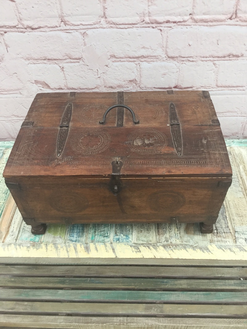ANTIQUE INDIAN TRIBAL DOWRY BOX | 41135