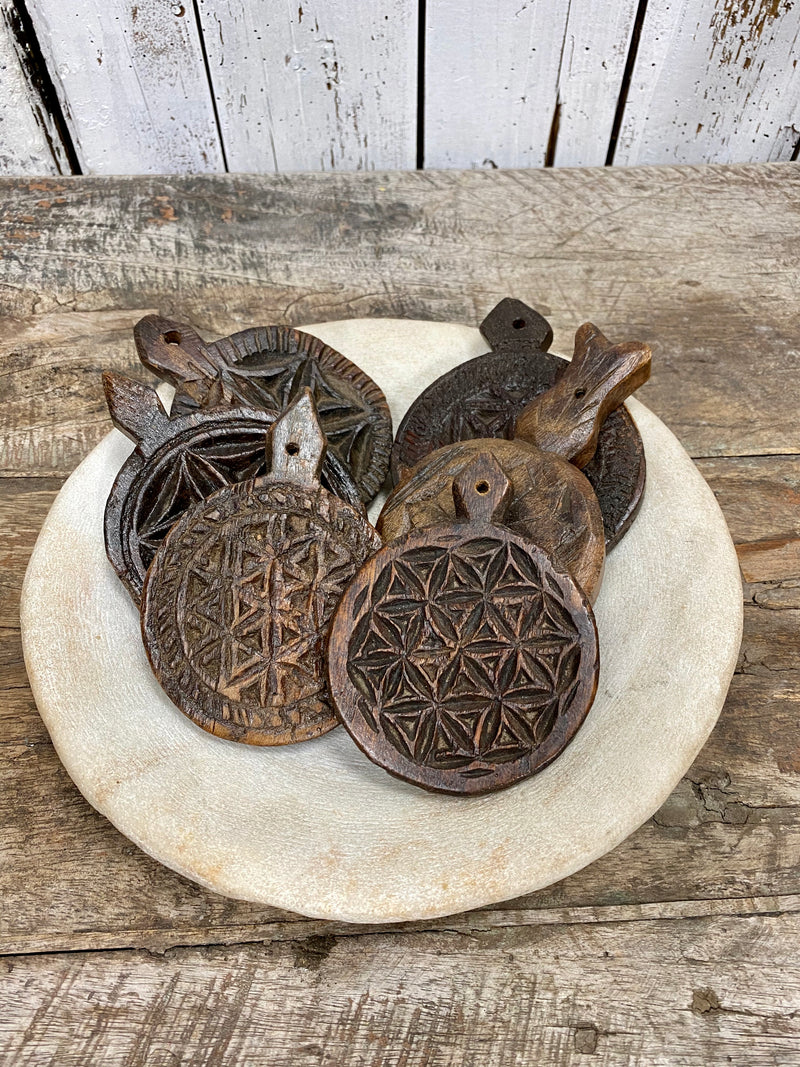.RUSTIC HAND CARVED SEAL BISCUIT MOULD COASTER