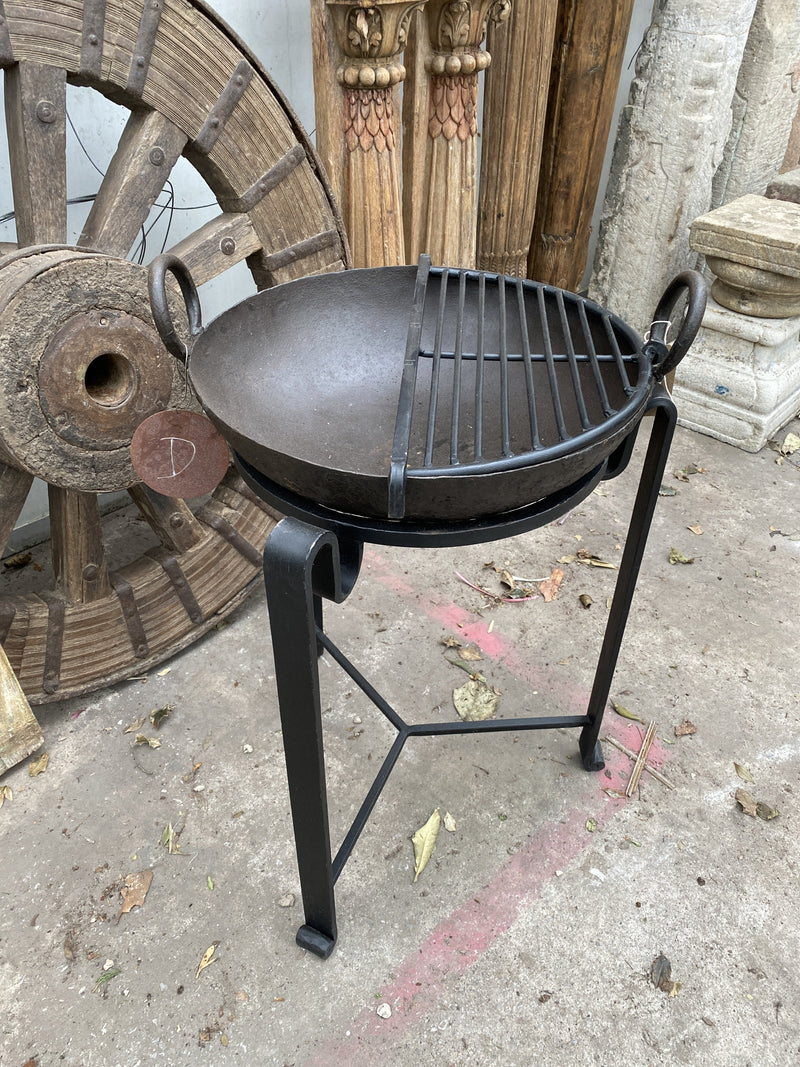 Ø40-42CM | Vintage Indian fire bowl, stand & grill