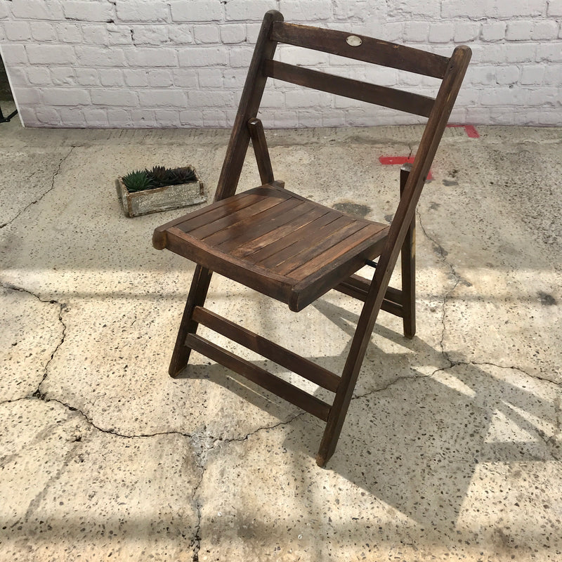 VINTAGE FOLDING WOODEN CHAIR
