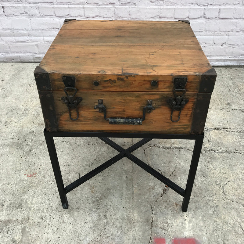 VINTAGE CHEST ON STAND (W50CM | H61CM)