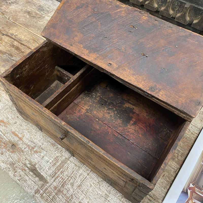 ANTIQUE INDIAN TRIBAL DOWRY BOX | DESK & JEWELLERY BOX  (W:33CM H:16CM)