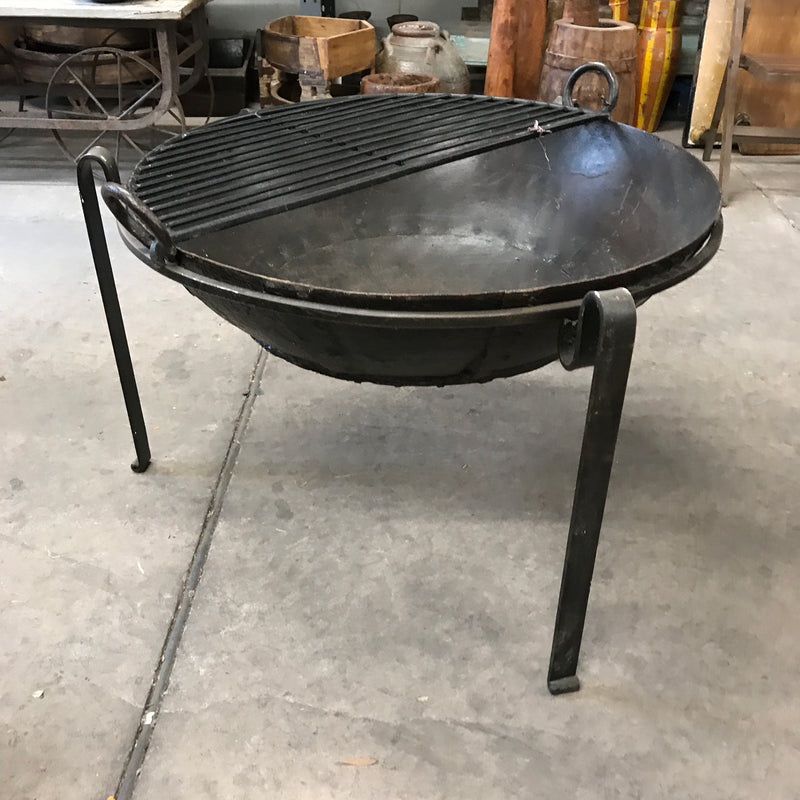 Ø87CM | ORIGINAL VINTAGE KADAI FIRE BOWL WITH STAND AND GRILL INCLUDED