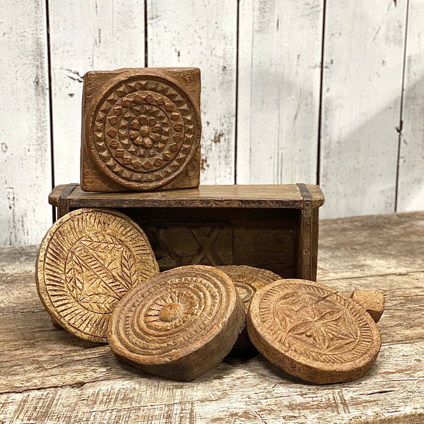 HAND CARVED CHAPATI BOARD/ BISCUIT SEAL COASTER  | LARGE