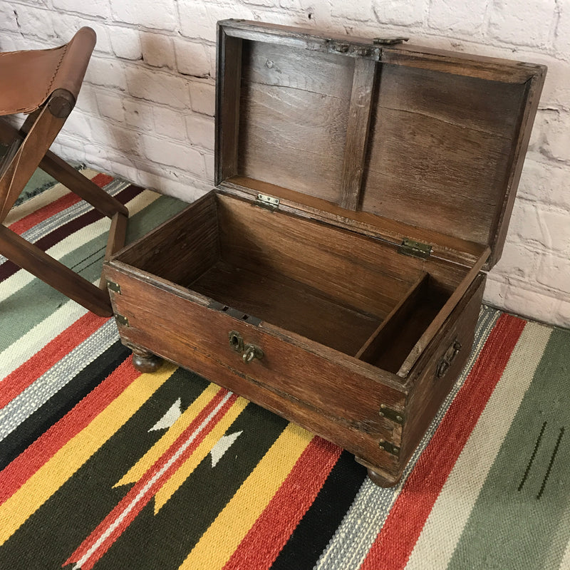 Classic vintage Indian box with interior compartments | 33314