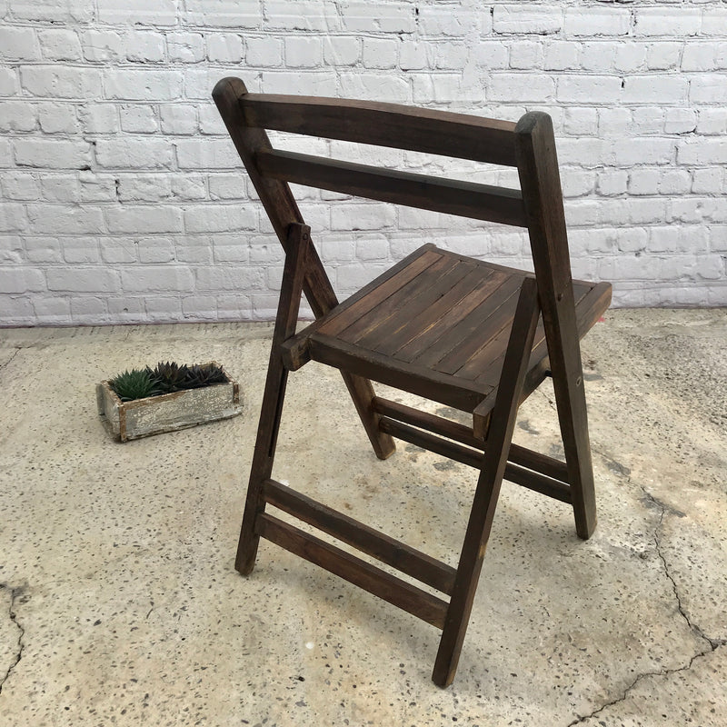 VINTAGE FOLDING WOODEN CHAIR