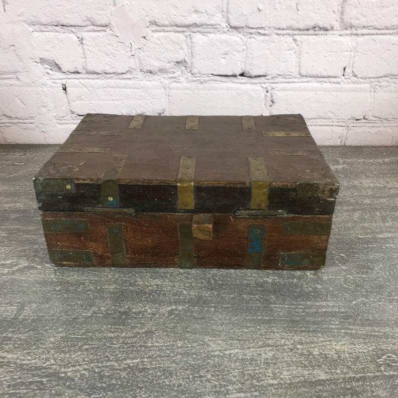 Classic Anglo-Indian wood desk box with brass “Fleur de Lys” details | 36698.