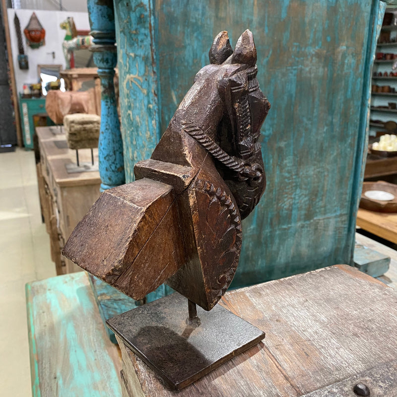 HAND CARVED HORSE HEAD STATUE (H26CM | W10CM)