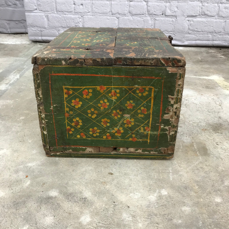 Vintage hand painted box | 07377