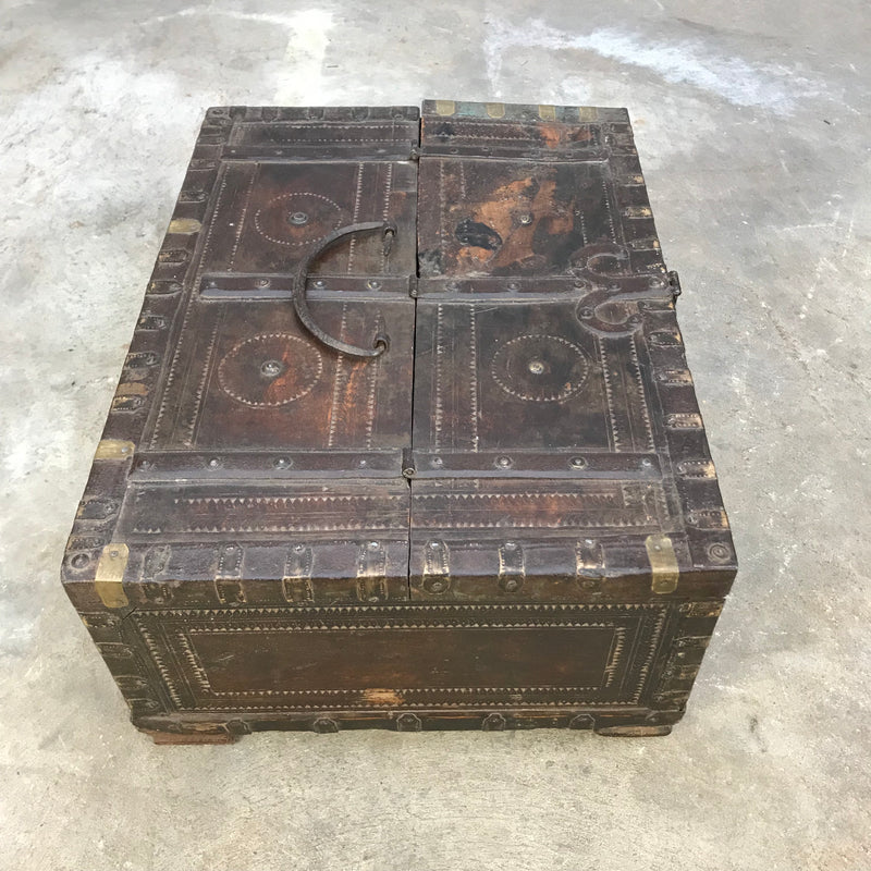 RUSTIC ANTIQUE INDIAN DOWRY BOX HAND CARVED