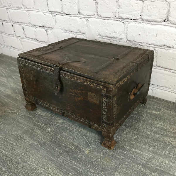 Stunning vintage hand carved teak table box on legs, perfect for your valuables | 36544