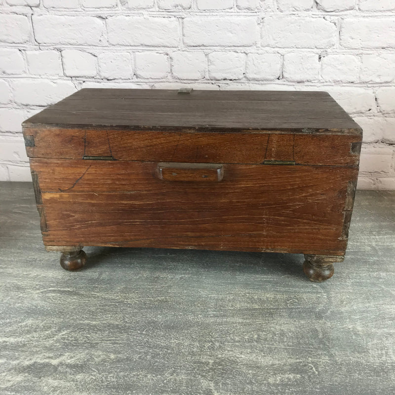 Classic vintage Indian box with interior compartments | 33314